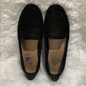 Crown Vintage flats